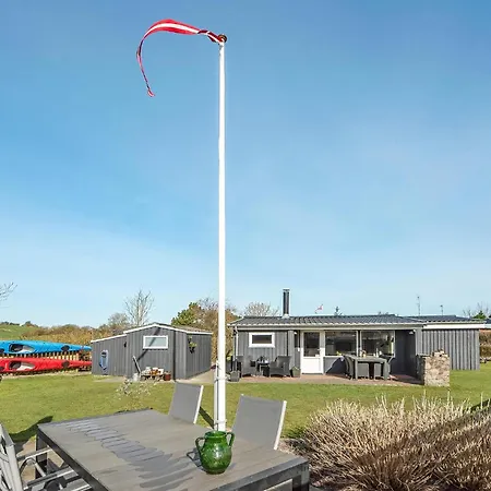 Vakantiehuis Lovely In With Kitchen