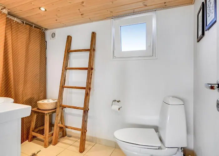 Vakantiehuis Lovely In With Kitchen